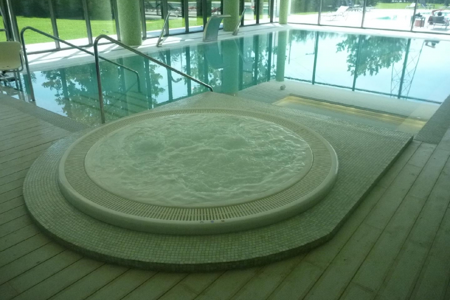 piscina e jacuzzi