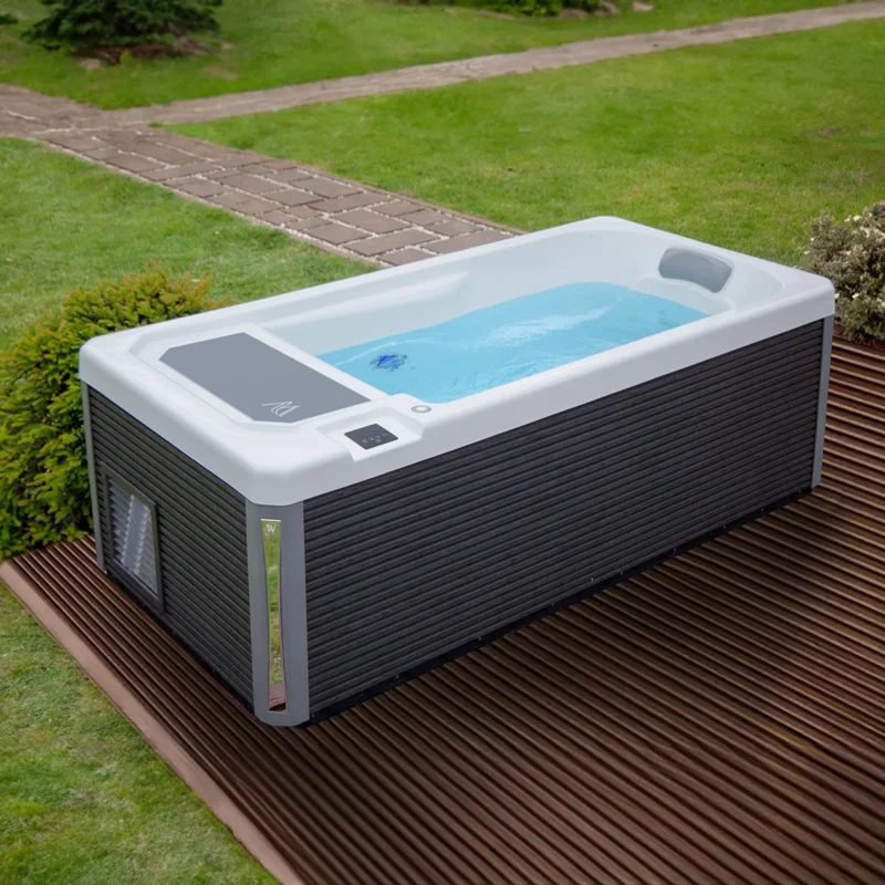 ICELAND Cold and Hot Tub